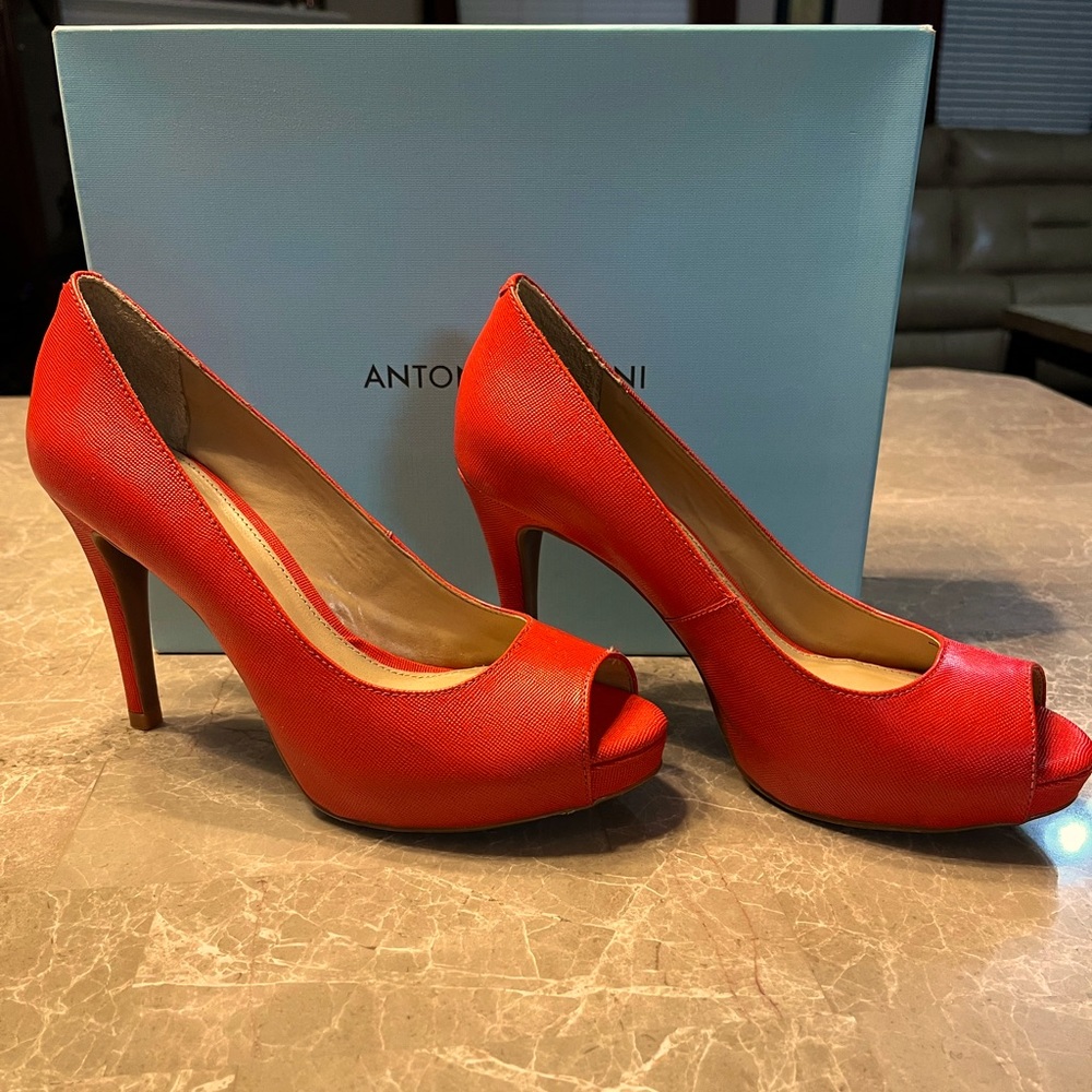 Antonio Melani Erika Style open toe pumps. Size 7.5. New in box.